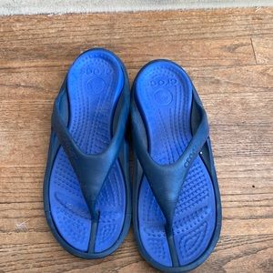 Crocs flip flops (13)